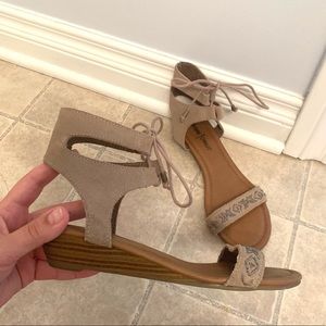 Minnetonka Mini Heeled Sandle